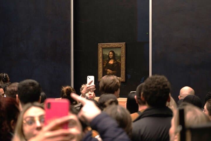 Paris Louvre 6-people Tour with Pre-Reserved Tickets