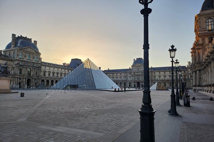 Sunrise Biking Tour: Paris Before the Crowds