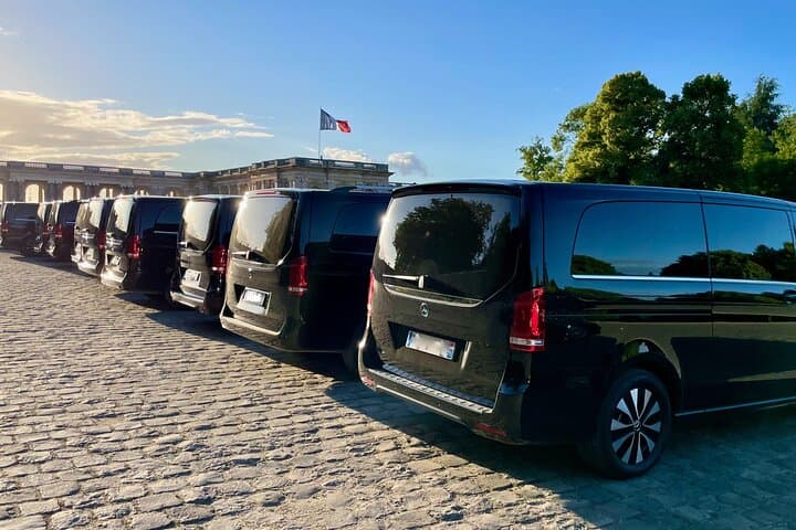 Private transfer in a luxury Mercedes from DISNEYLAND Paris to => PARIS with Cab-Bel-Air
