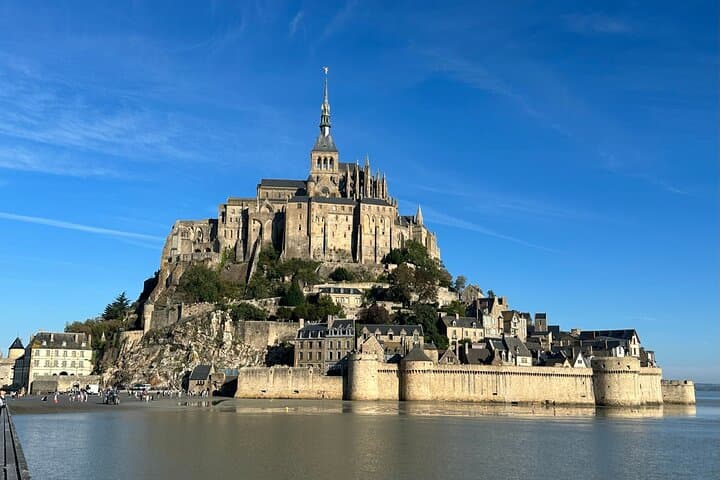 Private Full Day Tour to Mont Saint Michel With Guide