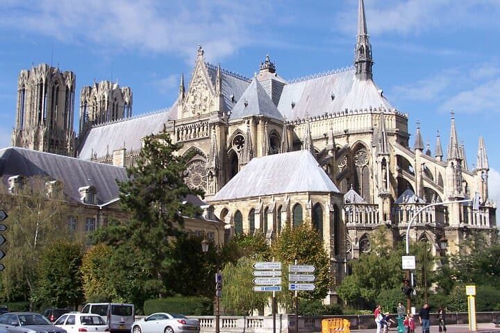 Full Day All-inclusive Tour in Champagne from Paris in a Minivan