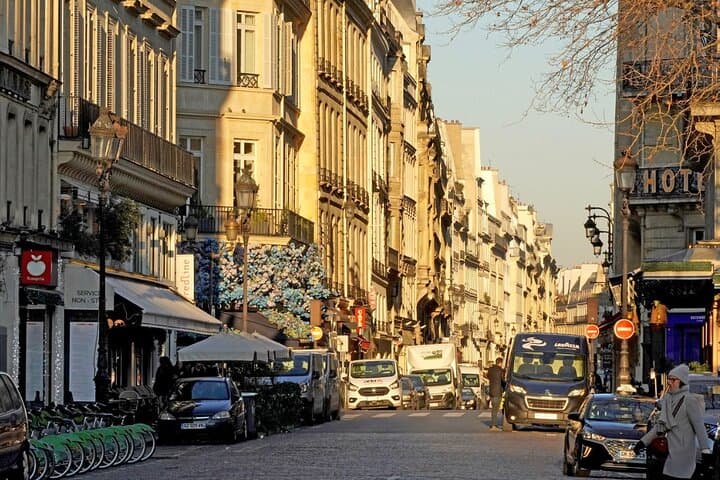 Christmas Flow Movie Locations Private Tour in Paris