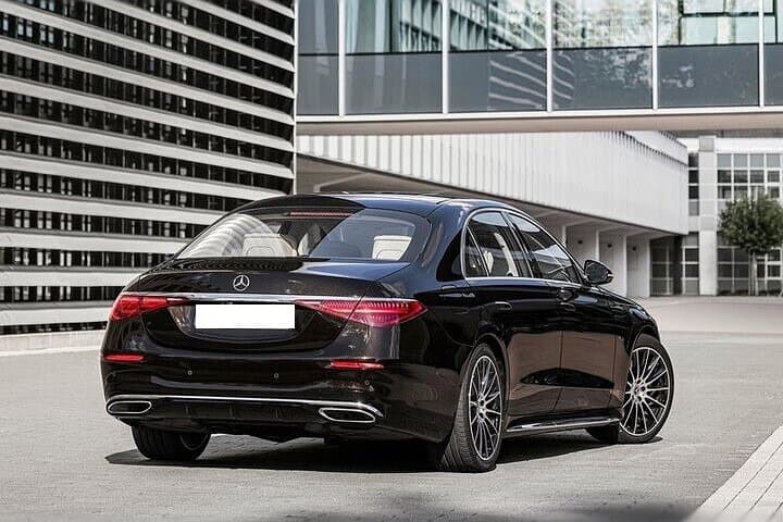 Paris City Departure Private Transfer to Paris Airport CDG by Car