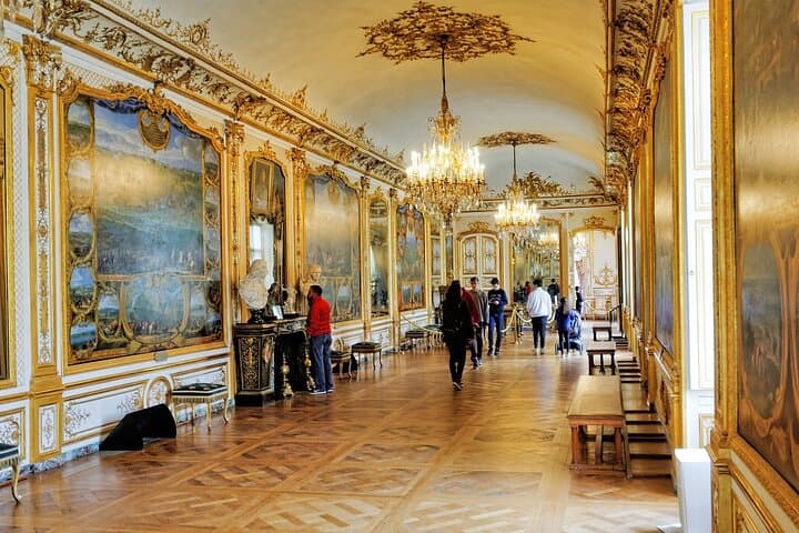 Private day trip from Paris to the Château de Chantilly and back