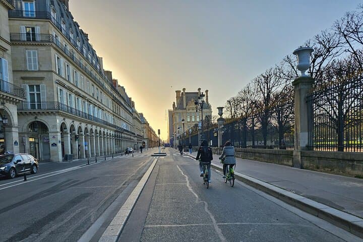 Paris Without People - Sunrise Bike Tour & Breakfast