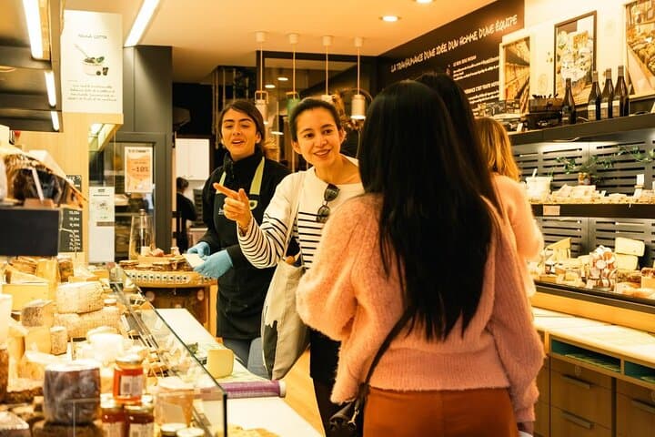 Traditional Gourmet Food & Wine Tour in Bordeaux