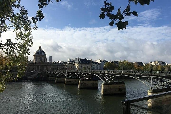 Visit Along the Seine