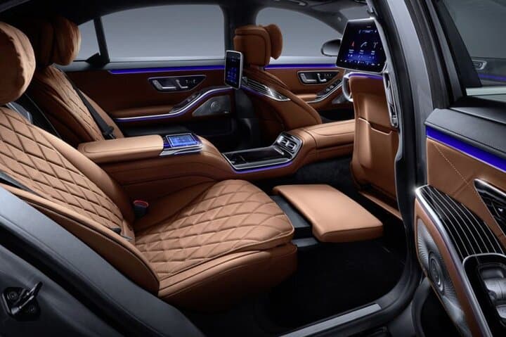 Private Chauffeured Transfer between CDG Airport and Paris