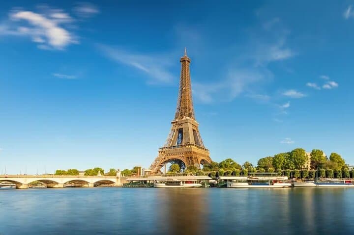 Paris Insider's Small Group Tour with Seine Sightseeing Cruise
