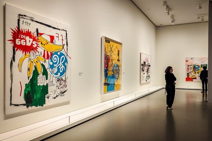 Combo: Side car Tour in Paris + Louis Vuitton Museum
