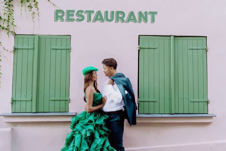 Private Photoshoot Experience of Eiffel Tower in Princess Dress