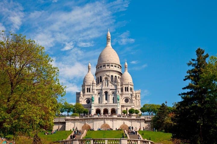 Montmartre and Sacre Cœur Guided Walking Tour in Paris