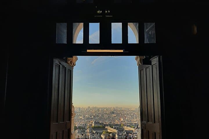Montmartre and Sacre Cœur Guided Walking Tour in Paris