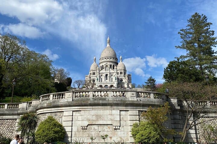 Montmartre and Sacre Cœur Guided Walking Tour in Paris