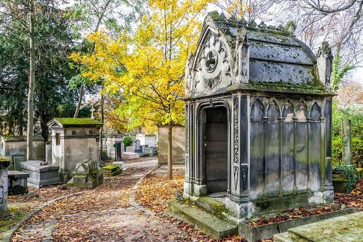 Père Lachaise Cemetery Art: Watercolor Postcard Workshop in Paris