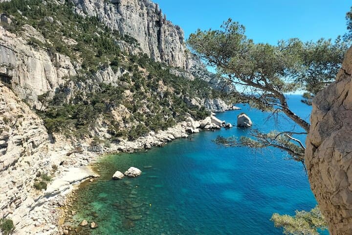 Mediterranean Dolce Vita: Cassis, Calanques Boat Ride & Appetizer