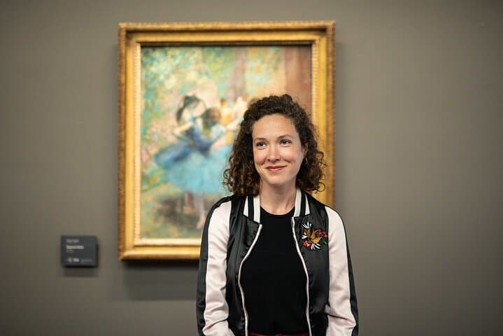 My Private Paris guide Flora our art expert in musee d'Orsay.