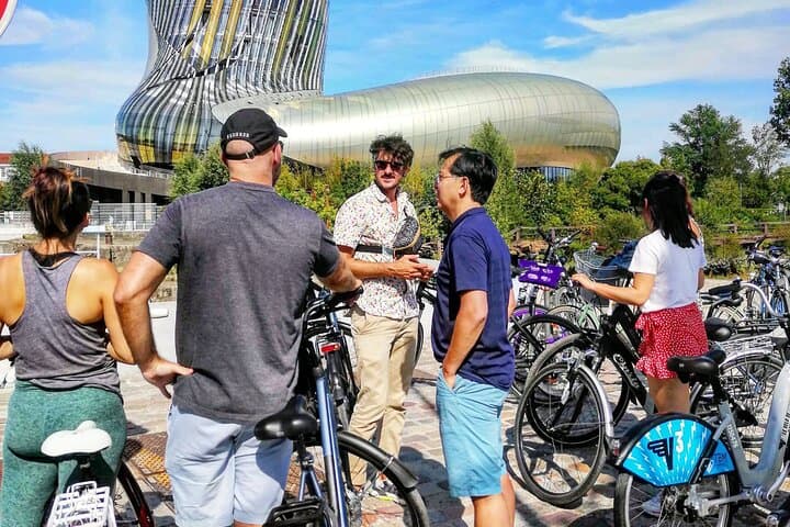 The Best of Bordeaux: E-Bike Tour with Pétanque & Appetizers
