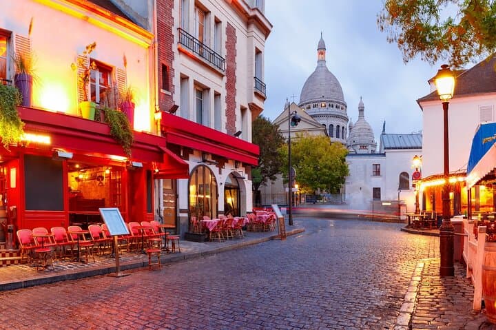 Paris: Small Group Moulin Rouge &Sacré Cœur Montmartre Tour