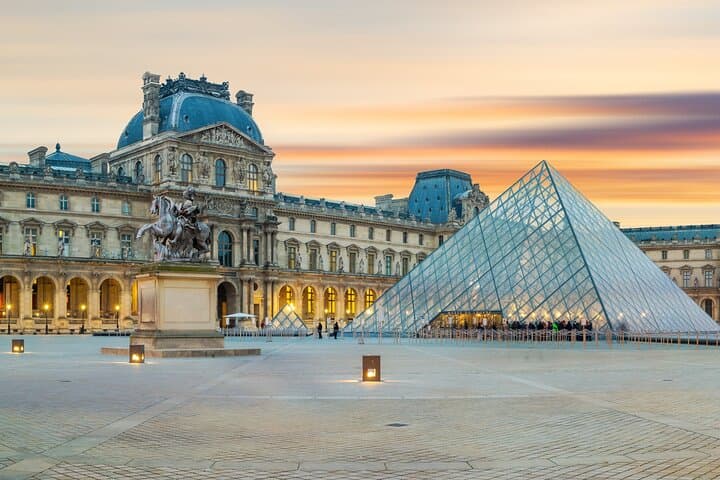 Deluxe Paris Tour including Seine River Cruise
