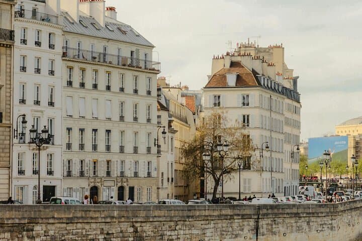 LAUNCH OFFER Notre-Dame Island Food Tour with Cheese & Wine Taste