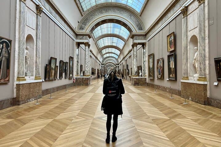 Highlights of the Louvre: Semi Private Tour with max 6 People