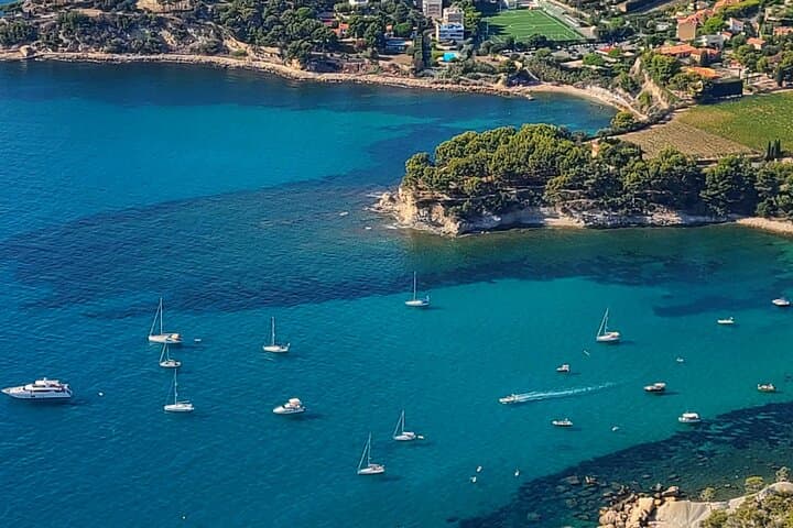 High view of the Route des Ridges overlooking the city of Cassis.