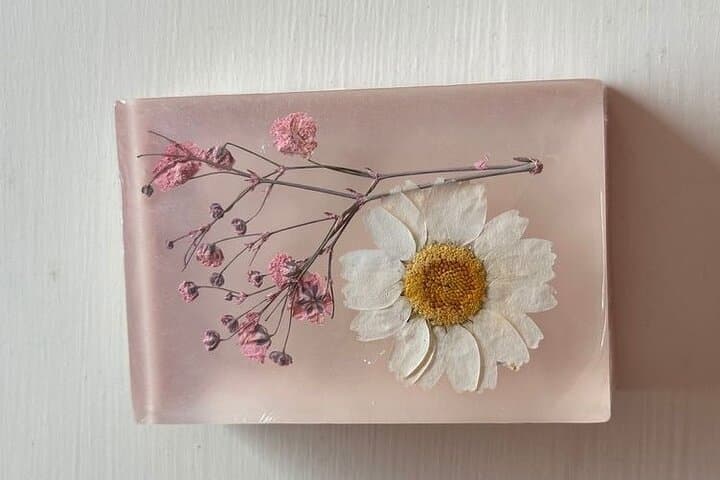 Paris 1e: Botanical Handmade Soap Workshop (Melt and pour soap)