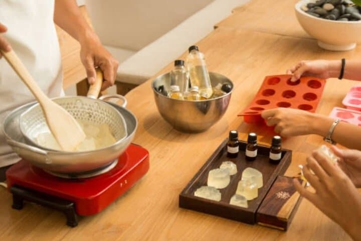 Paris 1e: Botanical Handmade Soap Workshop (Melt and pour soap)