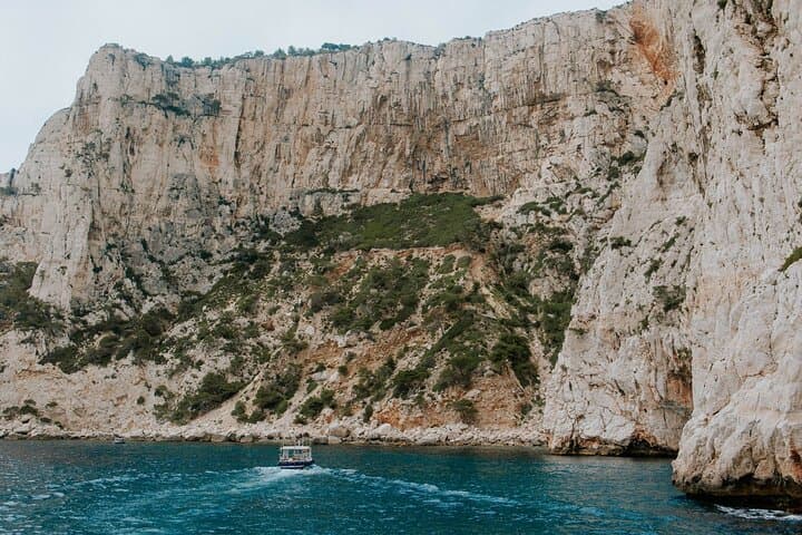 Mediterranean Dolce Vita: Cassis, Calanques Boat Ride & Appetizer