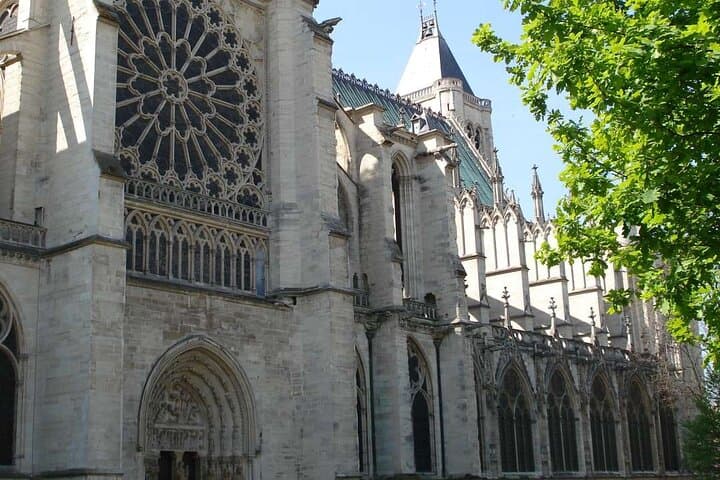 Saint-Denis: Blacksmithing, stone cutting, cathedral builders