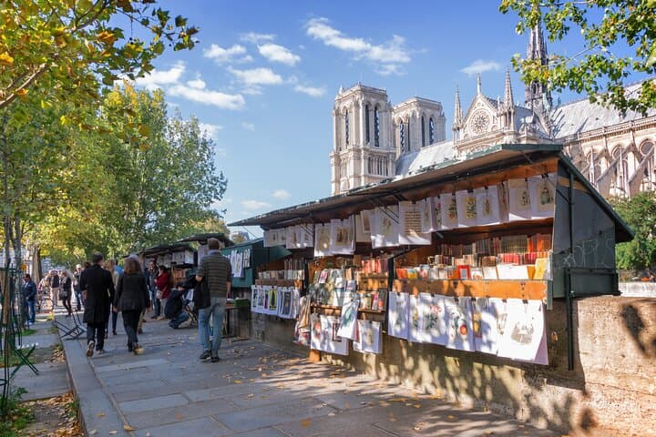 Paris City Highlights Private Guided Bike Tour with Photo Stops
