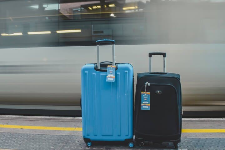 Paris: Luggage Storage close to Louvre Museum