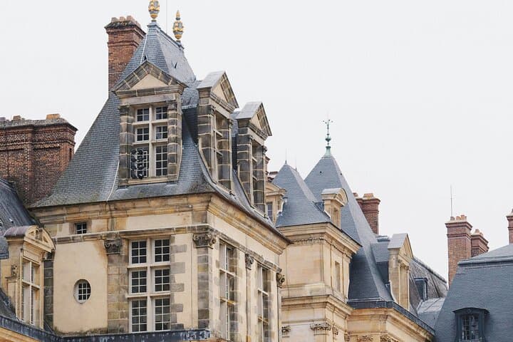 Fontainebleau Palace Tour from Paris with Transfer