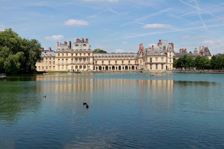 Fontainebleau Palace Tour from Paris with Transfer