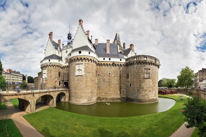 Nantes City Wonders and Highlights Private Guided Tour