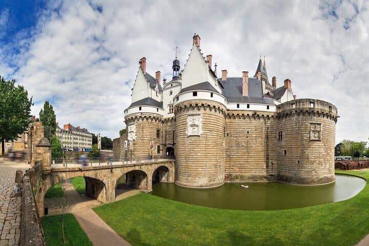 Kid-Friendly Nantes City Wonders Private Guided Tour for Families