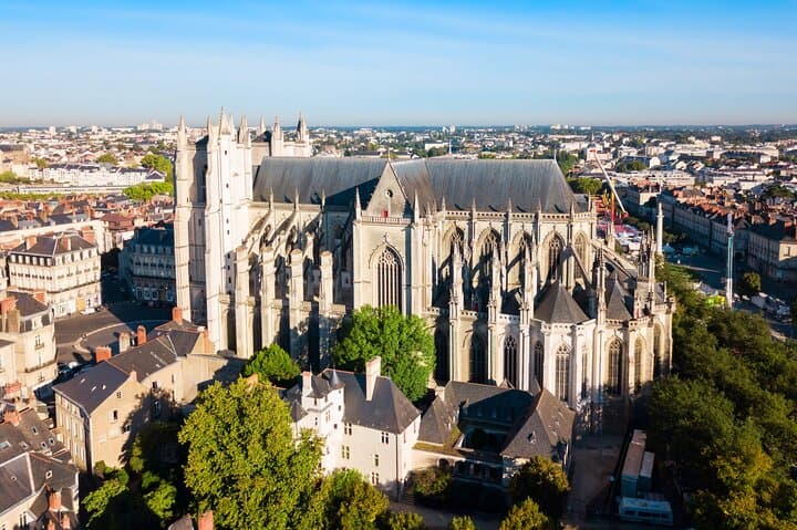 Kid-Friendly Nantes City Wonders Private Guided Tour for Families