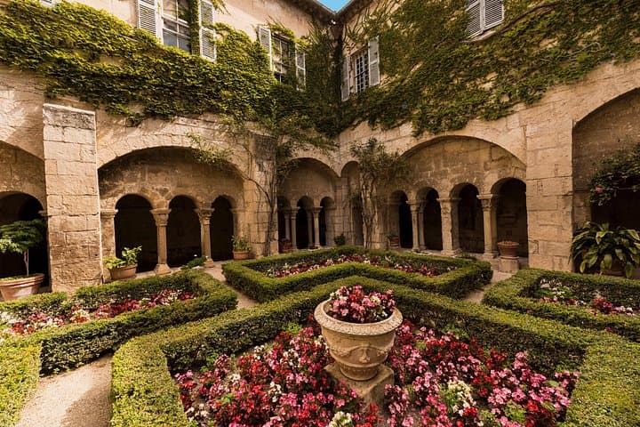 Private Guided Tour of Saint-Remy, Arles, and Les Baux
