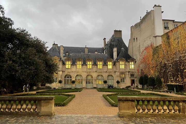 Marais Through the Centuries: Paris Self-Guided Walking Tour
