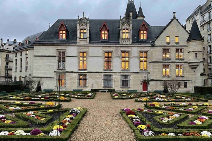 Marais Through the Centuries: Paris Self-Guided Walking Tour