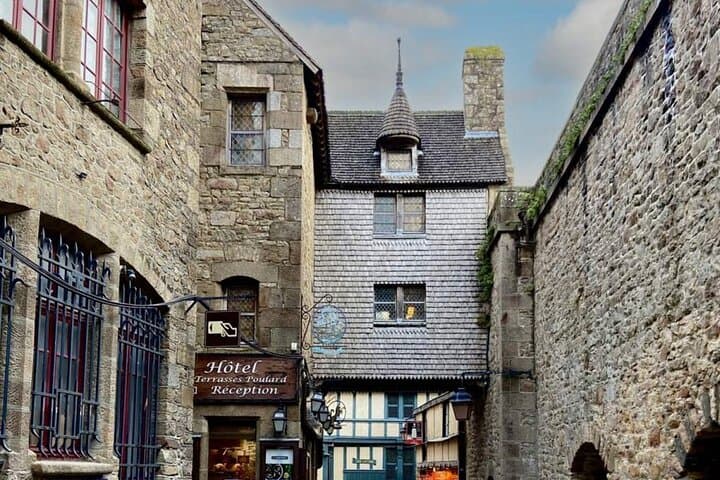 Mont Saint-Michel and Calvados Tasting Private Tour from Paris