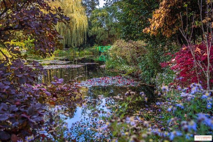 Giverny and Versailles Full Day Private Tour from Paris