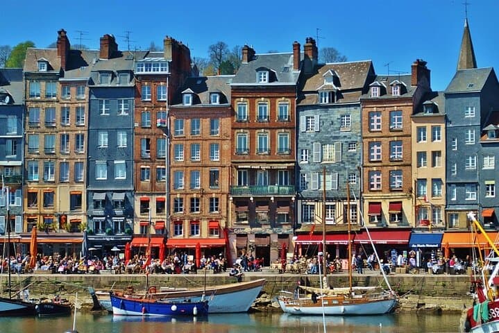 Private Giverny, Rouen and Honfleur Tour from Paris