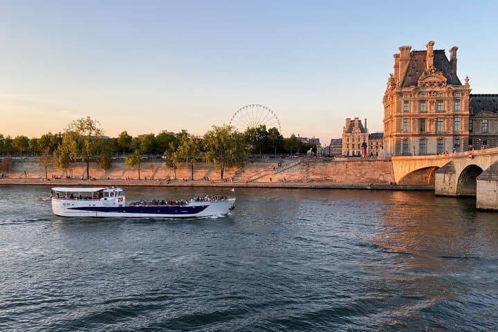 Seine River Evening Cruise with Music (Drink Options)