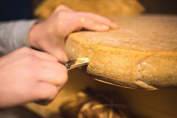 Paris Amateur Art of Pairing Cheese and Wine Tasting