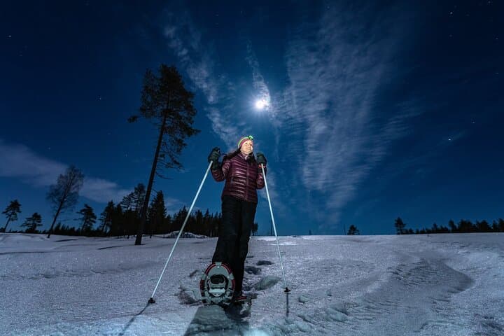 Trappers' evening with snowshoes and restaurant in Chamonix