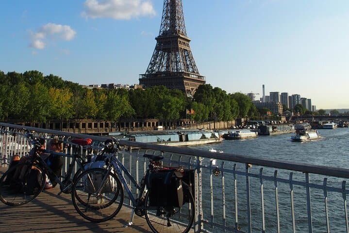 Paris: Bike tour Highlights in Paris SEMI PRIVATE
