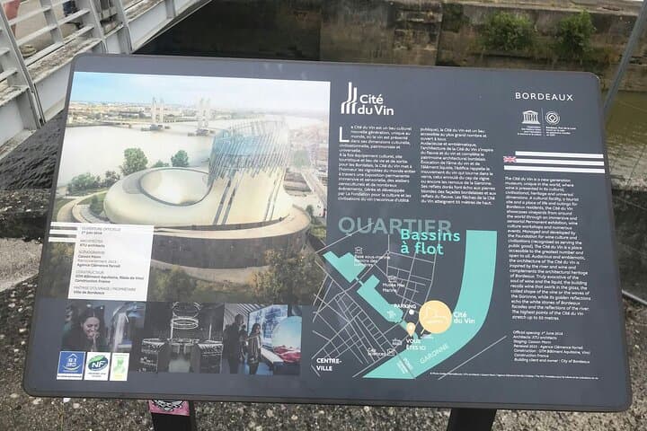 Bordeaux Walking Tour: Self-Guided City Game