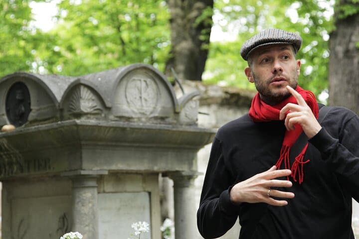 Paris: Famous Graves of Pere Lachaise Cemetery Guided Tour